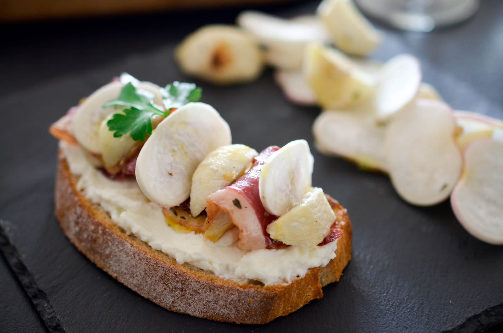 Tartines Navets Ricotta Magret Fumé (6 Sur 7) Tartines Navets Ricotta Magret Fumé (6 Sur 7)