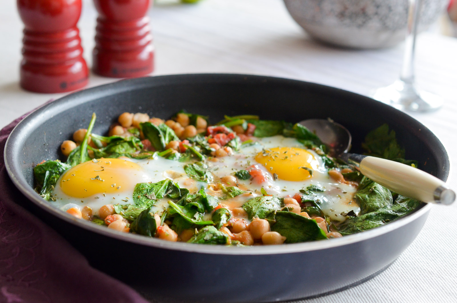 Poelee Expresse Oeufs Pois Chiches Epinards (6 Sur 9) Poelee Expresse Oeufs Pois Chiches Epinards (6 Sur 9)