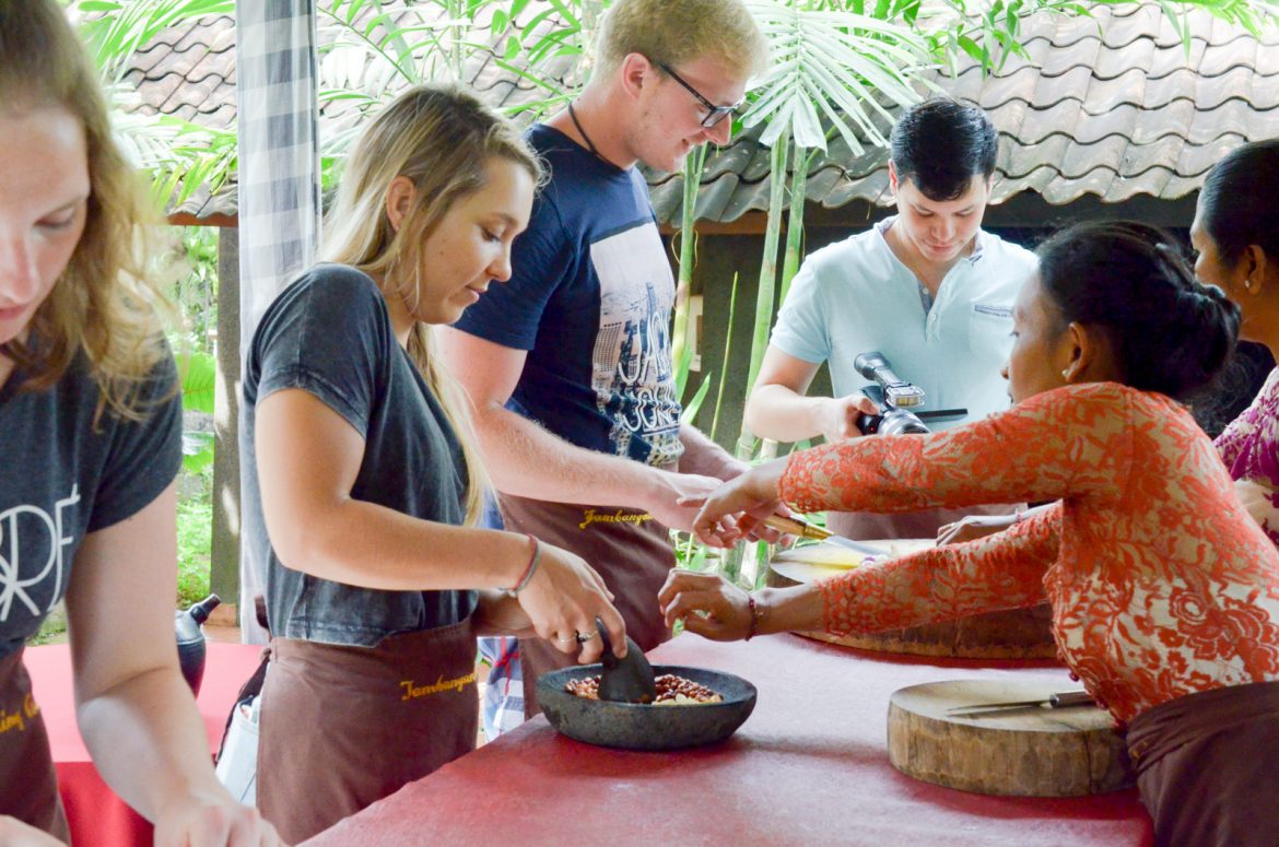 Bali Vizeat Cuisine (33 Sur 62) Bali Vizeat Cuisine (33 Sur 62)